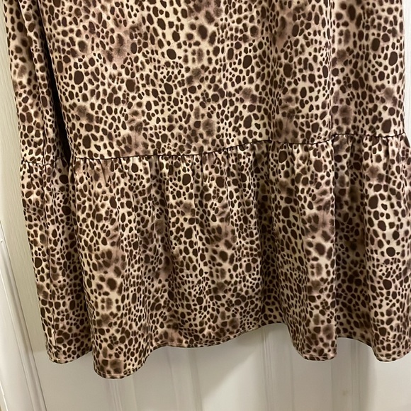 a.new.day Tan/Brown Cheetah V-Neck dense Polyester Tier hem SS Swing Dress - Picture 4 of 5